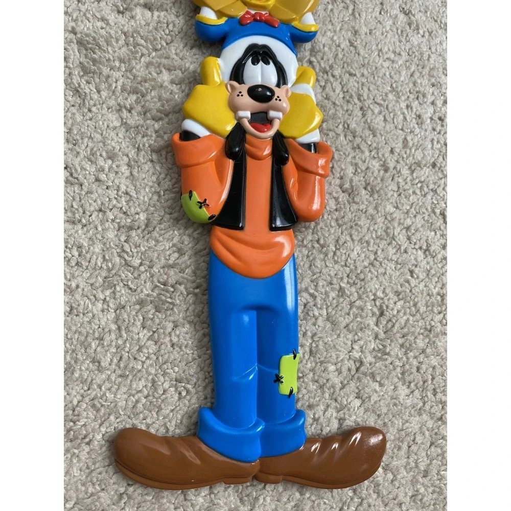 Vintage Walt Disney World Stacked Friends Back Scratcher Goofy Mickey Donald‎